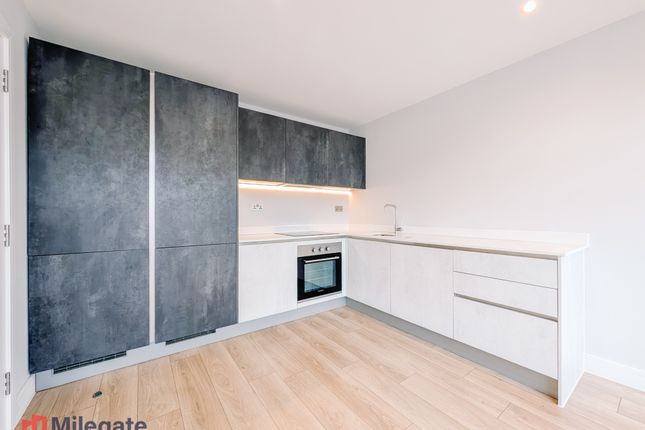 Flat 2 31-33, College Road, Greater London photo 3