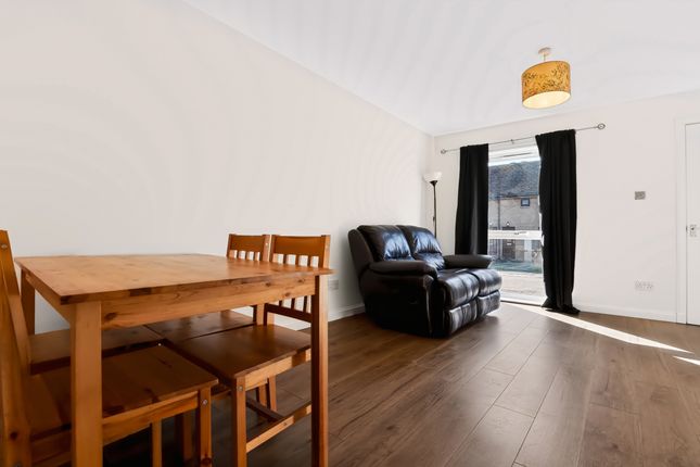 26 Towers Court, Falkirk photo 4