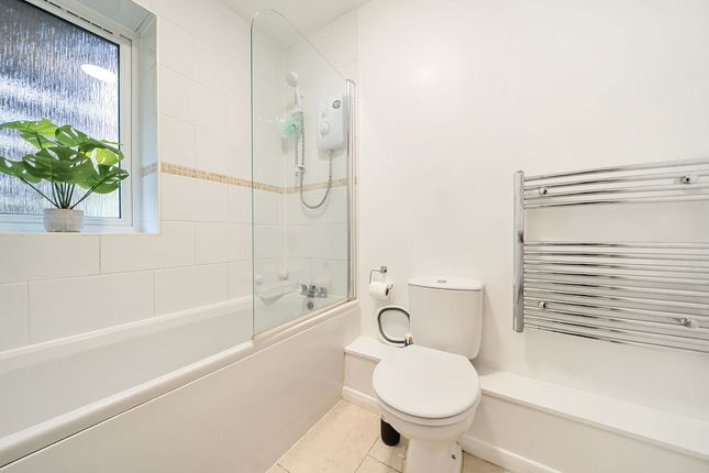 Flat for sale in Rex Court, Haslemere