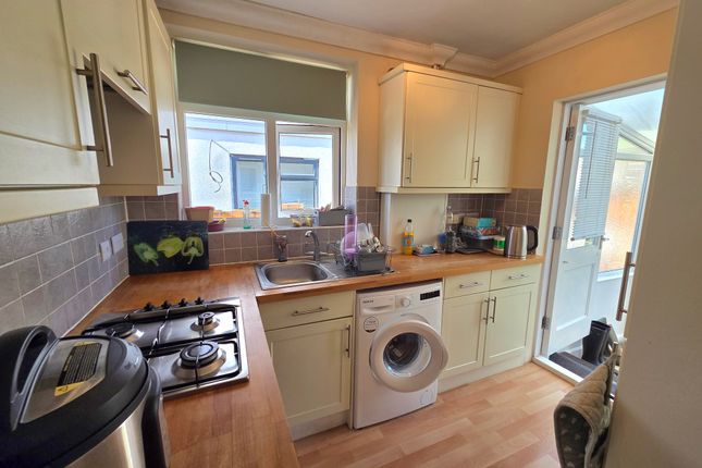 32, GOSPORT photo 2