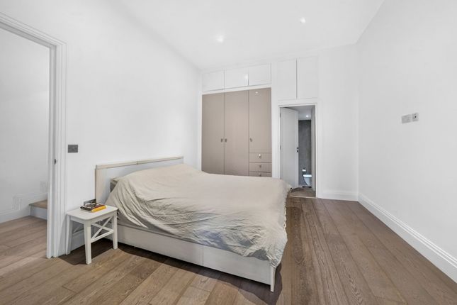 Flat 2, Elliott House 79A, London photo 4