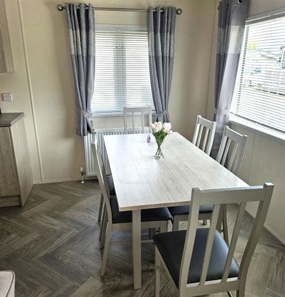 Lodge, 2020 Delta Lakeside, Hythe Road, Dymchurch photo 4