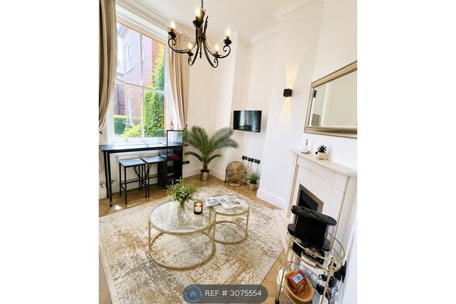 Flat, Osborne House Hampstead Avenue, Woodford Green photo 2