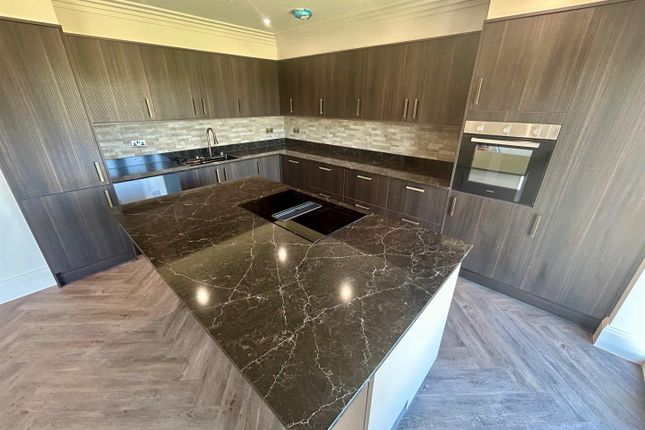 Kitchen 2.Jpg