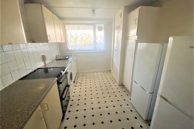 Flat to rent in Fleming Road, Southall