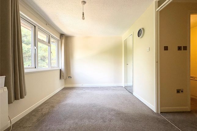 30, Conifer Gardens, Sutton photo 3