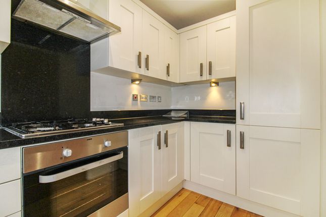 2, Axminster Court, Farnborough photo 4