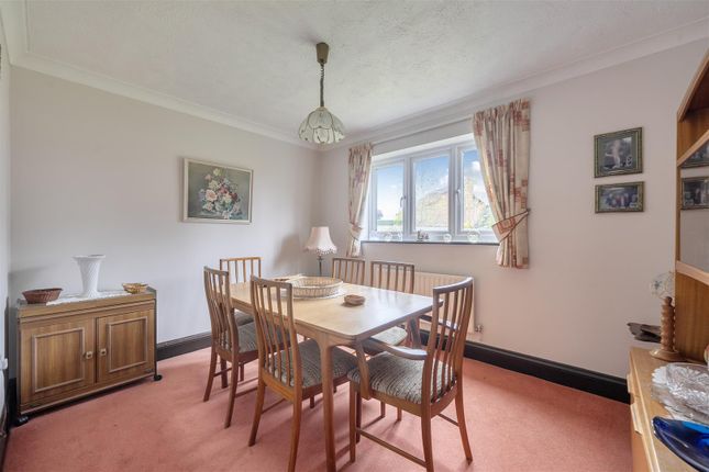 24, Woodward Close, Winnersh photo 4
