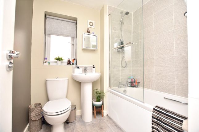 5, Dragon Close, Leeds photo 4