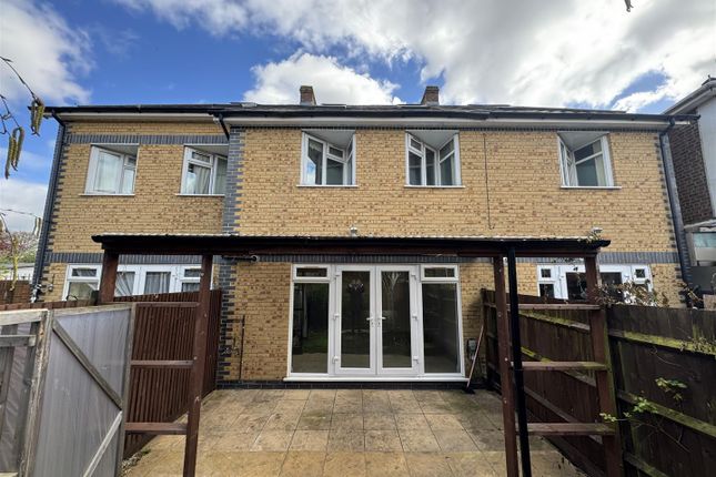 Town house for sale in Cranford Lane, Heston, Hounslow
