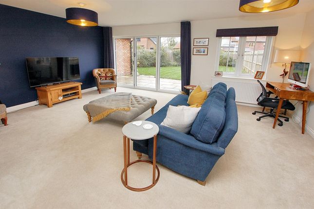 10, Hawthornden Grove, Yalding photo 2