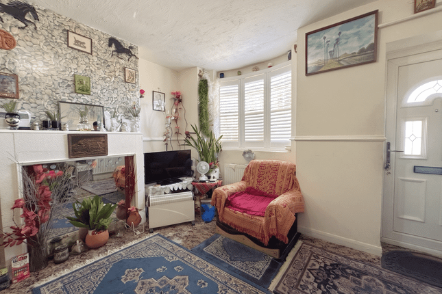 50, Worcester Road, London photo 4
