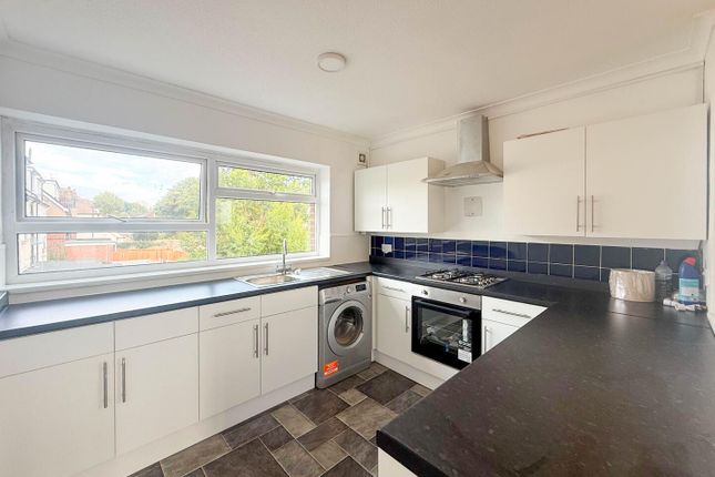 Flat 6 Preston Court, 11, Leonard Road, Westcliff-On-Sea photo 4
