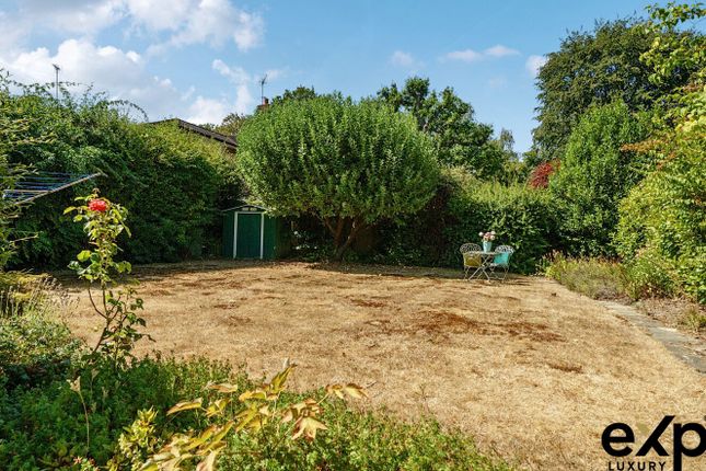 4, Oak Tree Close, Virginia Water photo 3