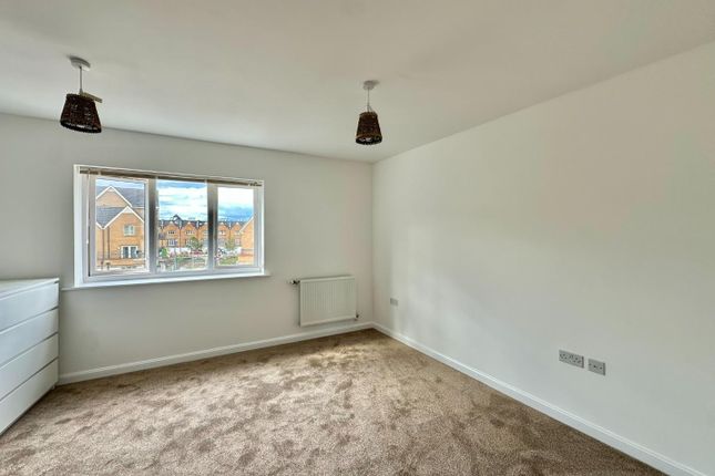 131, Varcoe Gardens, Hayes photo 4