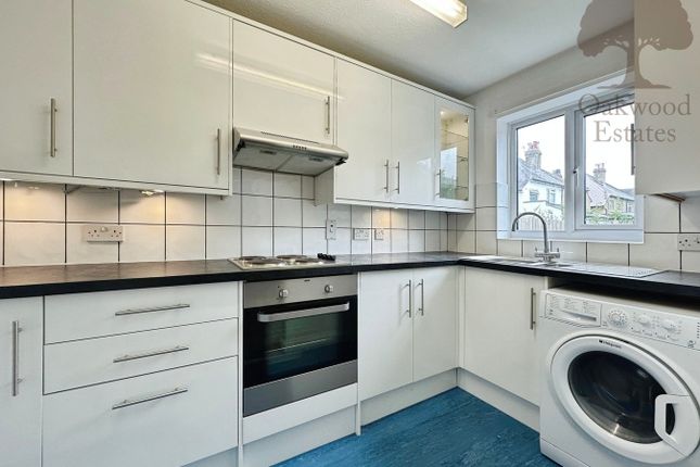 26, Simpson Close, Maidenhead photo 3