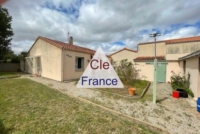 Detached house for sale in Les Brouzils, Pays-De-La-Loire, 85260, France