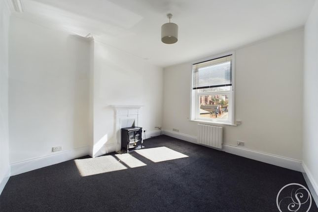 Flat to rent in Carter Avenue, Whitkirk, Leeds