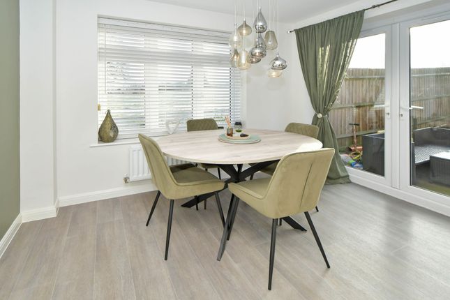 10 Stagecoach Way, Stafford photo 3