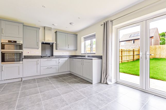 6, Bellflower Drive, Hampshire photo 2