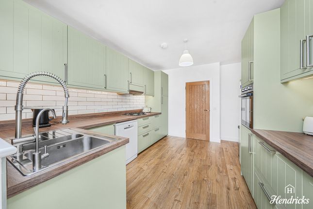 21, Carlingford Drive, Westcliff-on-sea photo 4