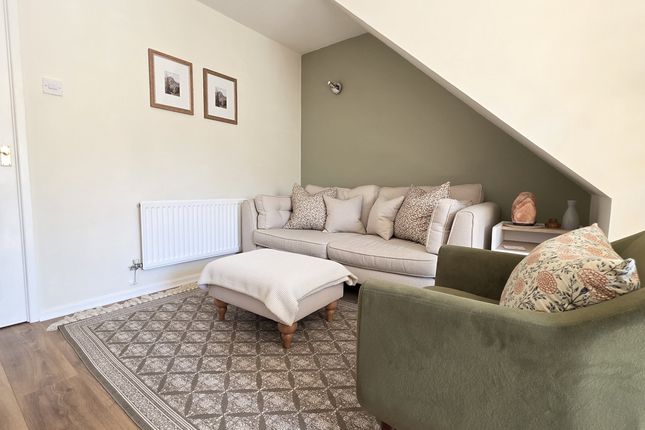 2, Flying Fields Road, Southam photo 2