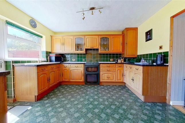 85, Upper Brighton Road, West Sussex photo 2