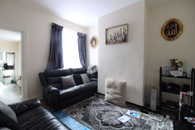 Thumbnail Terraced house for sale in Lyndhurst Road, Luton