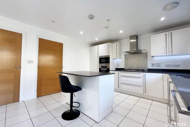 7, Cunningham Drive, Ickenham photo 3