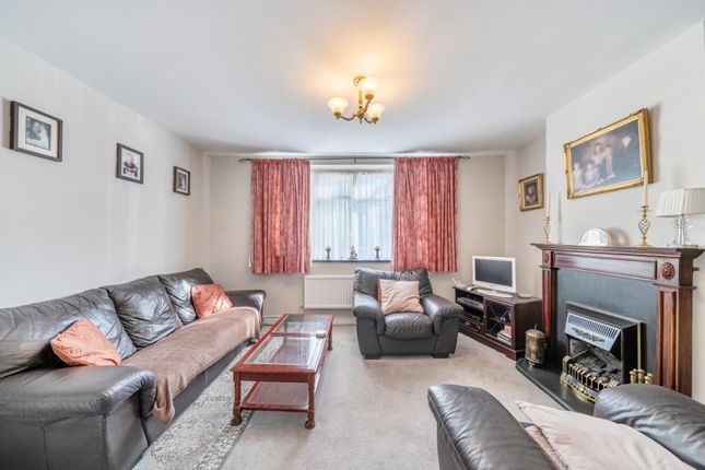 15, Imperial Way, Kenton photo 2