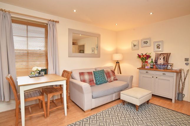 The Coach House, 7 Mornington Mews, Harrogate photo 2