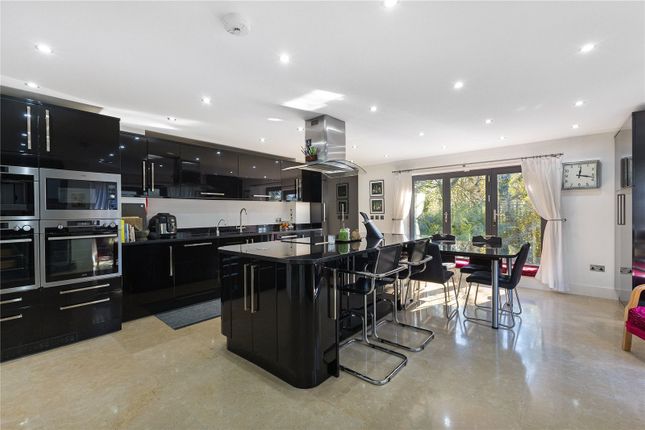 Kitchen/B'fast Room