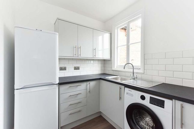 Flat to rent in 162 Weir Road, Balham, London