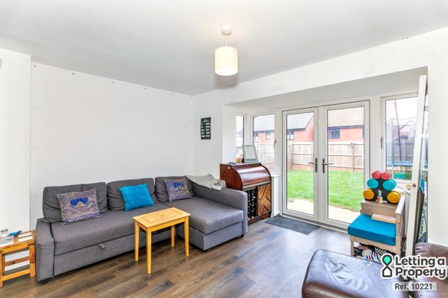 5, Chamomile Way, Daventry photo 4