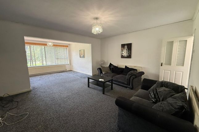 4 Bed Detached House To Rent Tenby Close, Romford Rm6