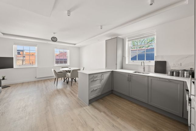 4 169a, Uxbridge Road, London photo 3
