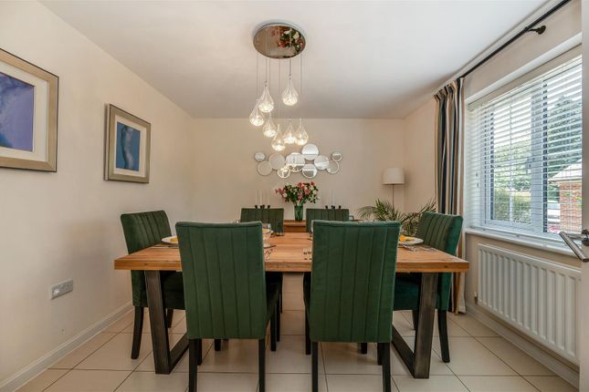 15, Ditch Acre Grove, Clanfield photo 4
