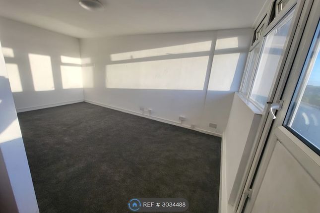 Flat, Caradoc Hall Caradoc Close, Coventry photo 2