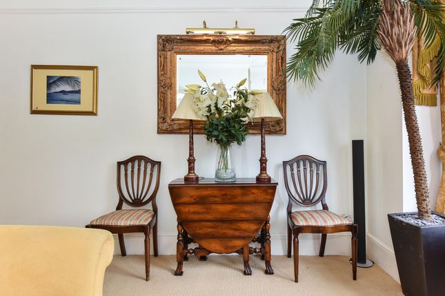 Flat 12, Langham Mansions, London photo 4