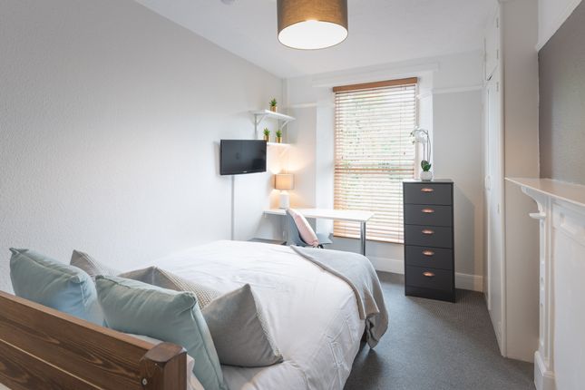 90 Pennsylvania, Bedroom 8