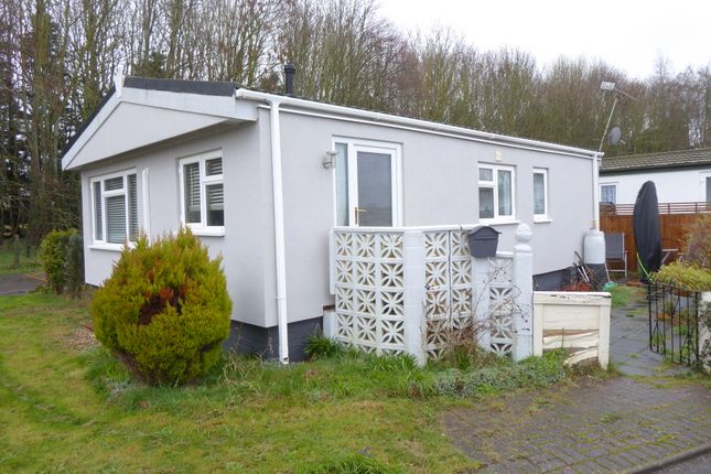Mobile/park home for sale in Pickford Drive, The Orchards Park, Langley, Slough, Berkshire
