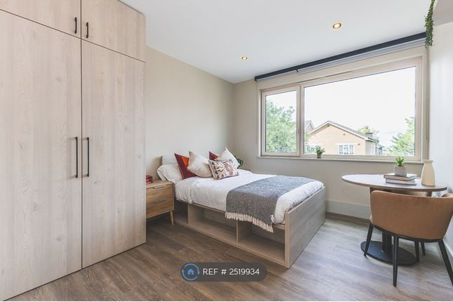 Flat, A Augustus Road, London photo 3