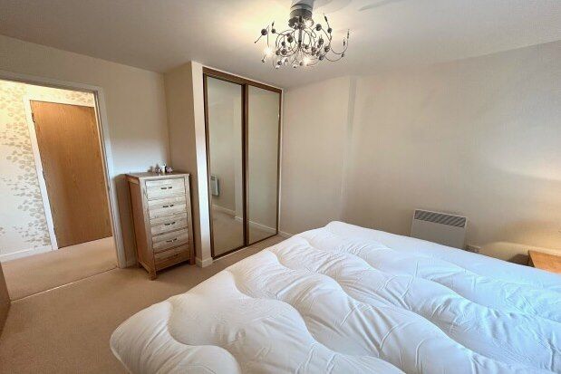 Flat to rent in Bute Crescent, Cardiff