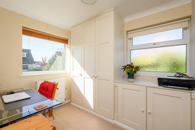 2, Parkside Close, York photo 4