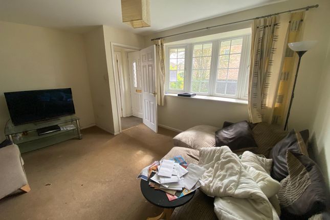 9, Farm Close, Bedford photo 3
