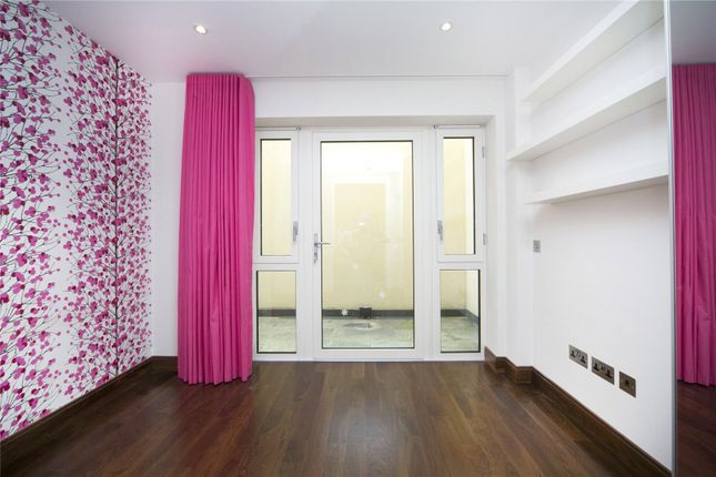 Terraced house to rent in Lough Road, Lower Holloway, London
