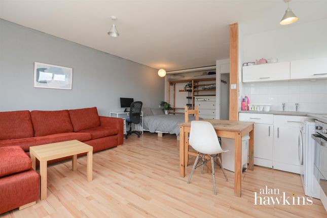 36 Blenheim Court, Shakespeare Road, Swindon photo 4