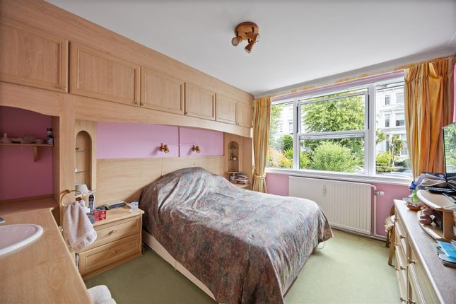 5 Straffan Lodge, 1-3, Belsize Grove, London photo 4