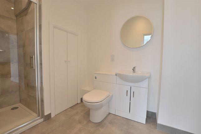 Flat 4, 11A,, West Street, Surrey photo 3