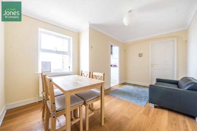 Room 1, 20 Kings Court, Lancing photo 3
